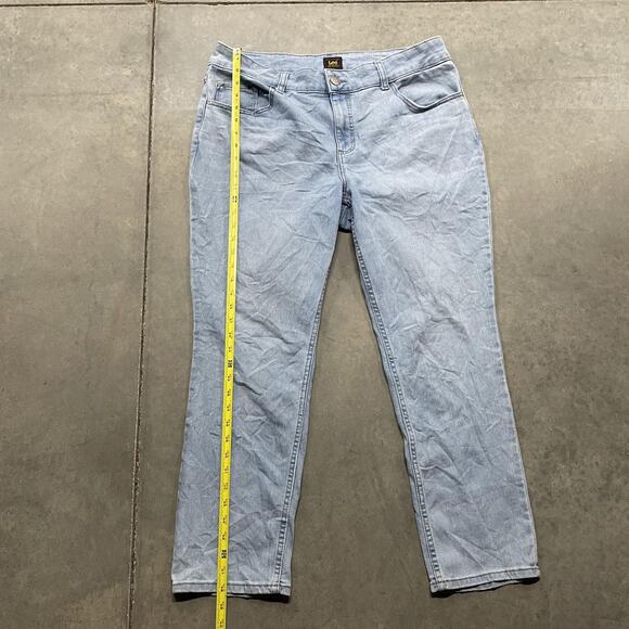 Lee Jeans Womens 18W Plus Light Wash Stretch Denim Straight Leg 5 Pocket - Picture 4 of 8